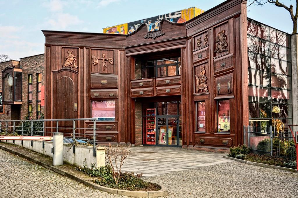Teatr Baj Pomorski Torun Bilik gambar